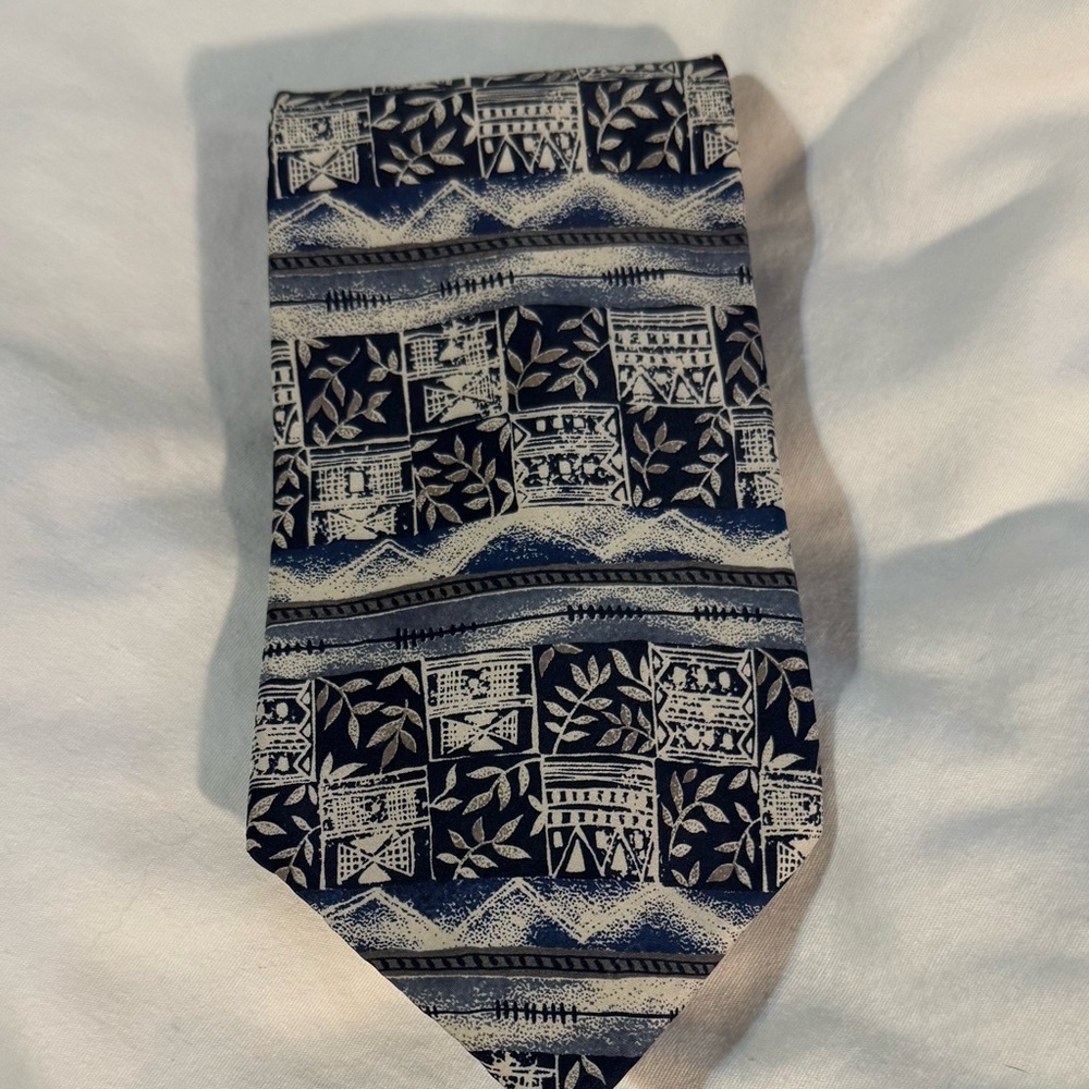 615 Navy and White Patterned Tie Silk 57”